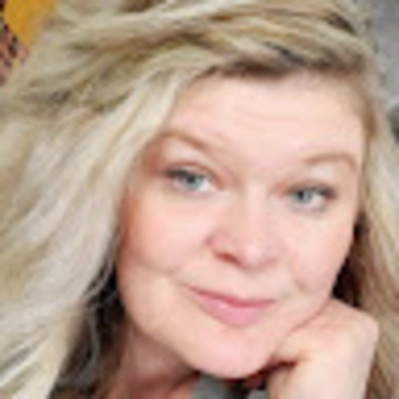 Meet your Posher, Julia - Picture 1 of 1